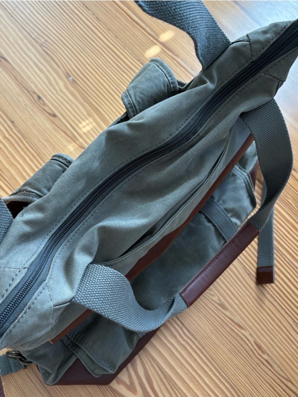 L.L.Bean Messenger Bag Laptop Backpack Army Green Leather Trim - Picture 6 of 8